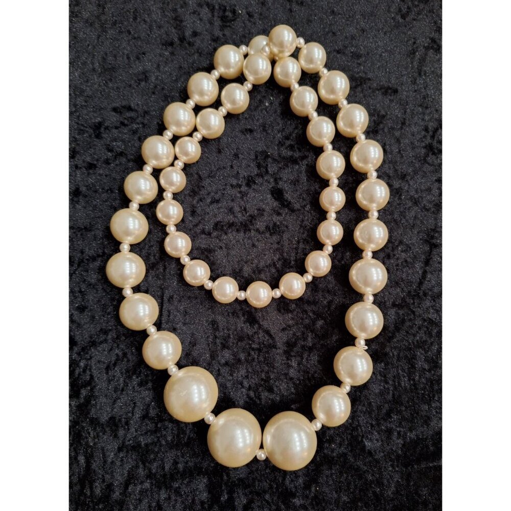 Vintage-Inspired Faux Pearl Strand Elegant Statement Necklace with Graduated Bea - Picture 2 of 6